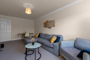 Room in Central Edinburgh with free Parking