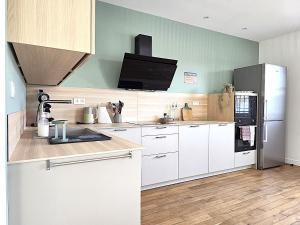 Maisons de vacances Belle Villa au coeur du frontonnais - Coeur de village - Piscine, jardin et terrasses prives - Climatisation - 8 personnes - 5 lits : photos des chambres