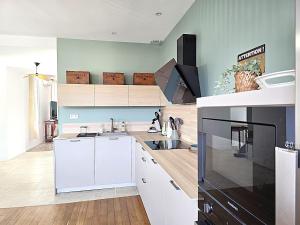 Maisons de vacances Belle Villa au coeur du frontonnais - Coeur de village - Piscine, jardin et terrasses prives - Climatisation - 8 personnes - 5 lits : photos des chambres
