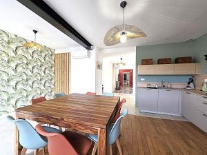 Maisons de vacances Belle Villa au coeur du frontonnais - Coeur de village - Piscine, jardin et terrasses prives - Climatisation - 8 personnes - 5 lits : photos des chambres
