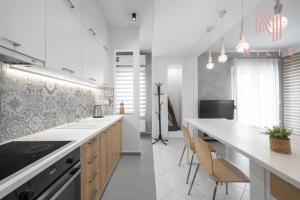 Pendente, Nilie Hospitality MGMT