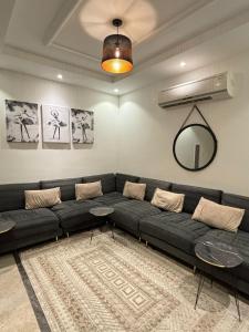 Beautiful apartment overlooking King Road