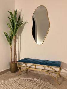 Beautiful apartment overlooking King Road