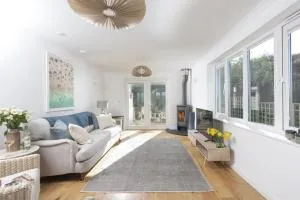 Poldreth - situated above the golden sand and rolling waves of Porthtowan Beach - Mount Hawke