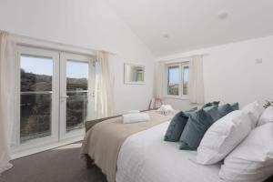 Poldreth - situated above the golden sand and rolling waves of Porthtowan Beach