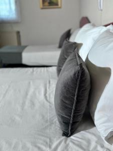 HOTEL De La Tour Saint Etienne SUD