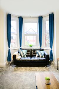 Aqua Springs, 2 BR, Sofa Bed, Sleeps 6, 1st floor apartment, near Didsbury