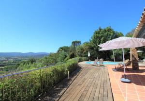 La Villa Tara 4 chambres piscine privée vue panoramique sur les collines de Grimaud