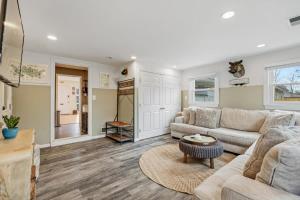 ALX Cape Cod 3-BR Near Old Town & Mount Vernon