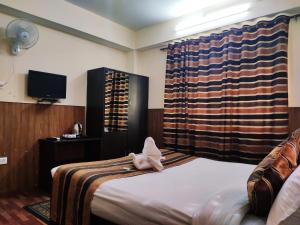 KG Tusheta - 200 mtrs from MG Marg