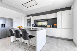 Manatee - Modern & Luxurious villa