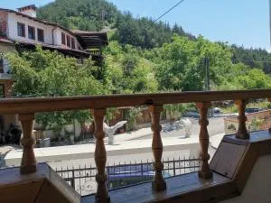 Къща Томови - Devin