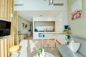 HiGuest - New! Stunning sea view studio, Balcony, Pool