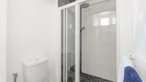 R&R on Chlamys Langezandt Fishermans Village