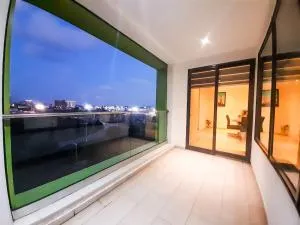 Luxury 3BR Apartment with stunning views and a pool at Villagio - Okponglo