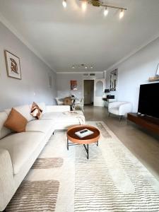 Newly Furnished Central Elviria