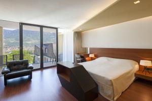 Suite with Mountain View