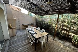 Maisons de vacances Spacious House with Large Terrace & Traditional Barbecue : photos des chambres