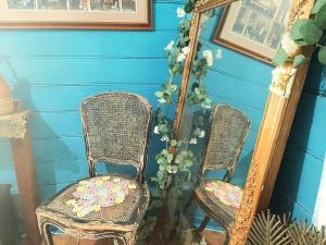 Rosewood Cottage -Entire 2 bedroom home with Netflix & WiFi