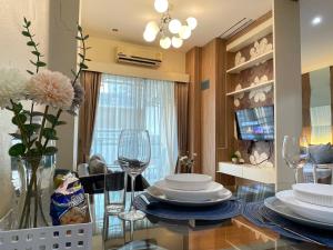 Promt condo- 1Bedroom walkable to Maya malls