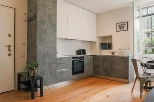 La Casa nel Vicolo - The House in the Alley