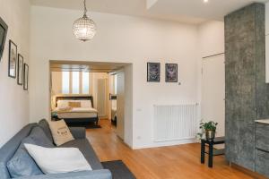 La Casa nel Vicolo - The House in the Alley