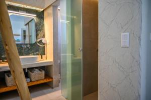 Schinoza luxury suites