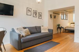 La Casa nel Vicolo - The House in the Alley