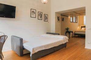 La Casa nel Vicolo - The House in the Alley