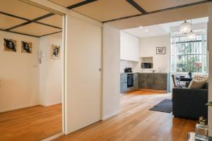 La Casa nel Vicolo - The House in the Alley