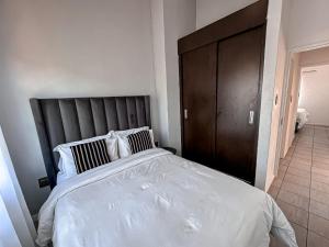 Tripleg Apartments 8
