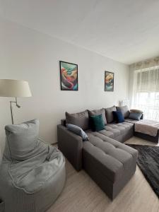 Elite Skyview -Relaxing Family Apt with AC, Balcony