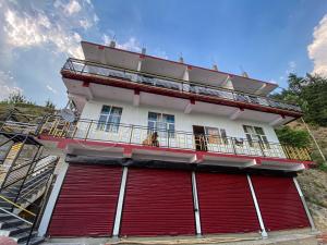 Scenic Village Stay near Kufri With Bonfire & Veg Meals-Alpine Crest Homestay Kufri