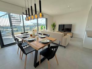 SR Oasis 325 2 BDR Penthouse with Sea View