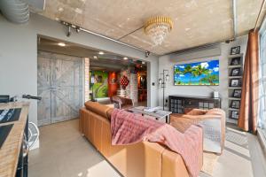 Hollywood Beach Speakeasy Condo