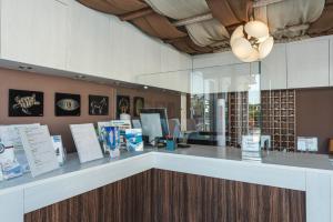 Village Inn Studios & Family Apartments