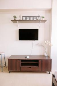 A Dreamy Escape for Three