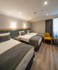 Standard Triple Room room in Amethyst Hotel