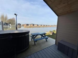 Lakeside Fishing Retreats