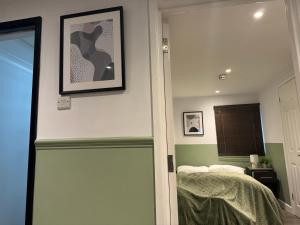 Stylish Apartment Next To Reading Station