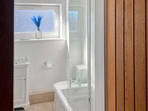 Waters Edge Holiday Home