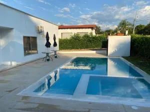 Casa Carmen de Apicala con piscina - Suárez