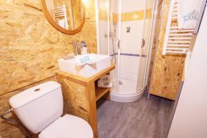 Maisons de vacances Vanessa - 200m from the beach Terrace - by TGB : photos des chambres
