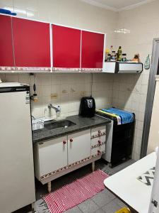 Apto Guaruja com estacionamento e portaria 24h