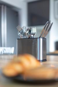 Brand New 5 Bed Home With Snooker Table, Wolverhampton