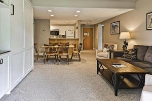 Riverview Condo at Rivergreen