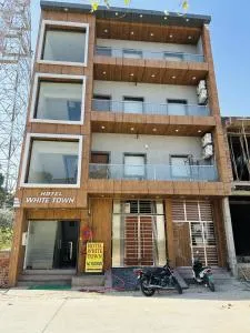 hotel white Town - Agra - Karhal