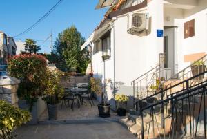 Apartment Edera, near the town in a quiet location