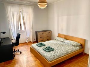 Downtown Milan Chic Apartment - Quiet Retreat with Free WIFI & Air Conditioning