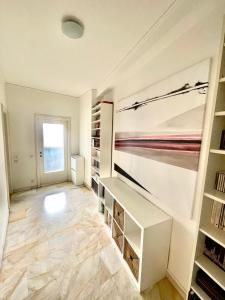 Downtown Milan Chic Apartment - Quiet Retreat with Free WIFI & Air Conditioning